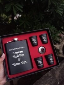 Hip Flask with 4 shot glass set