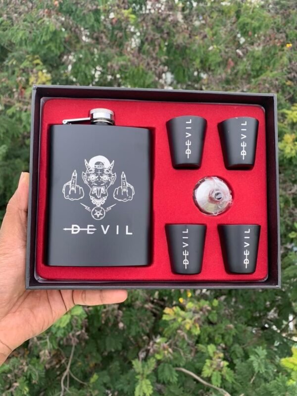 Hip Flask with 4 shot glass set - Image 2