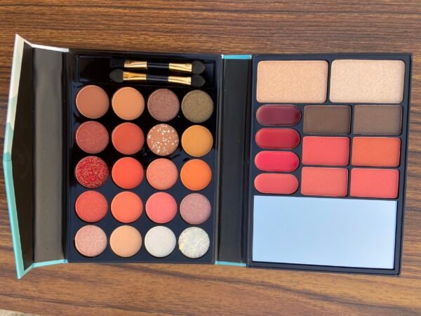 Cute Dairy- Anylady 6 in
1 Eyeshadow palette - Image 3