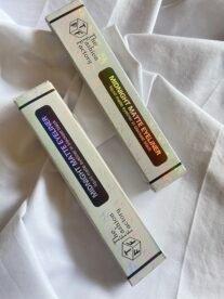 MIDNIGHT MATTE EYELINER
liquid matte eyeliner in blackest black