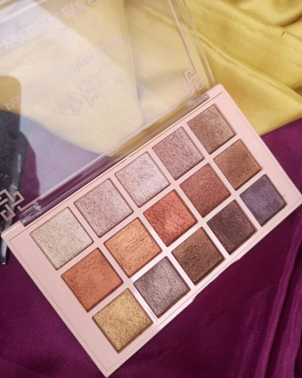TFF Eyeshadow Palette / Highlighter pallette